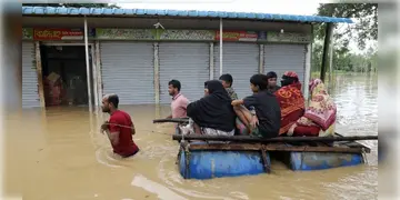 Read more about - Bangladesh Flood | বন্যার জেরে বাংলাদেশে মৃত্যু ১৫ জনের! ত্রিপুরায় ২৪! জরুরি পরিস্থিতি যৌথভাবে সামাল দিতে ভারতের সঙ্গে আলোচনায় মহম্মদ ইউনুস