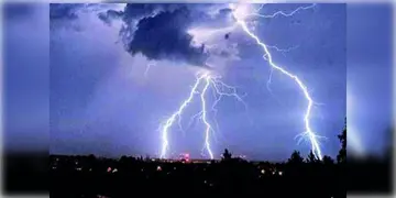 Read more about - Weather WB | তাপপ্রবাহের সতর্কতার মধ্যেই সুখবর! কমবে ৩-৪ ডিগ্রি তাপমাত্রা! সোমবারও ঝড়-সহ বৃষ্টির পূর্বাভাস দক্ষিণবঙ্গে!