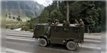 Read more about - অগ্নিপথ প্রত্যাহার নয়, অগ্রিম সুবিধার পরিকল্পনা, চাপে পড়ে এমনটাই ঘোষণা করলো কেন্দ্র