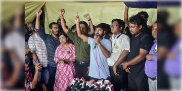 Read more about - Junior Doctor Protest | মানা হচ্ছে না প্রতিশ্রুতি, মোট সাত দফা দাবির কথা জানিয়ে মুখ্যসচিবকে ফের ইমেল জুনিয়র ডাক্তারদের