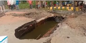 Read more about - Digha | ভেঙে পড়লো আস্ত কালভার্ট, কলকাতা থেকে বিচ্ছিন্ন দিঘা! ভোগান্তি উইকএন্ডের পর্যটকদের