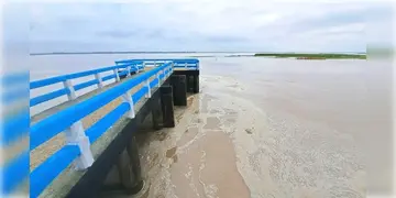 Read more about - Teesta | ক্রমাগত জল বৃদ্ধির কারণে দুকূল ছাপিয়ে বইছে তিস্তার জল! বন্ধ দার্জিলিং-কালিম্পং সড়ক!