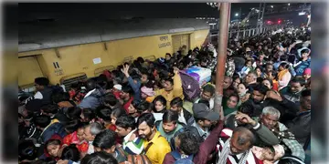 Read more about - Delhi Station Stampede | ভুল ঘোষণার জন্যই পদপিষ্টের ঘটনা? নয়াদিল্লি স্টেশনের দুর্ঘটনা নিয়ে প্রাথমিক রিপোর্ট দিলো RPF!