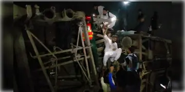 Read more about - Train Derailed | পাক-ভূমিতে ভয়াবহ রেল দুর্ঘটনা, লাইনচ্যুত যাত্রীবাহী ট্রেন, আহত প্রায় ৩০