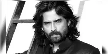 Read more about - Mukul Dev | প্রয়াত বলি অভিনেতা মুকুল দেব! বাবা-মায়ের মৃত্যুর পর থেকেই ভেঙে পড়েন অভিনেতা!