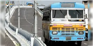 Read more about - Kolkata Accident | পথচলতি স্কুলপড়ুয়াকে পিষে দিলো বাস! মর্মান্তিক দুর্ঘটনা উত্তর কলকাতায়