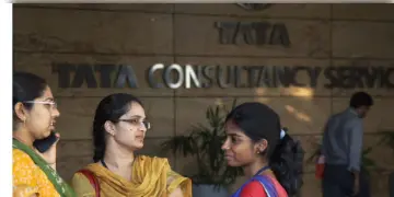 Read more about - TCS Layoff | বড়ো অঙ্কের লোক ছাঁটাই করতে চলছে TCS, বিপাকে ১২ হাজার কর্মী!