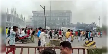 Read more about - মুখ্যমন্ত্রীর আবেদনে সাড়া না দিয়ে ডোমজুড়ে ১১ ঘণ্টা পথ অবরোধ, কড়া পদক্ষেপের পথে প্রশাসন