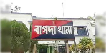 Read more about - Bagda Fake Document । পুলিশের জালে নকল ভোটার, আধার, পাসপোর্ট কার্ড চক্রী , চাঞ্চল্য ছড়ালো বাগদায়
