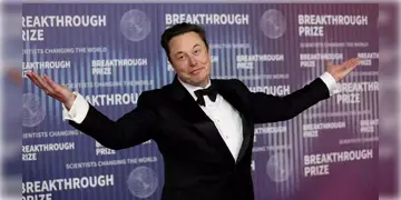 Read more about - Elon Musk | ৪০০ বিলিয়ন ডলারেরও বেশি সম্পত্তির মালিক! বিশ্বের প্রথম মানুষ হিসাবে রেকর্ড ইলন মাস্কের