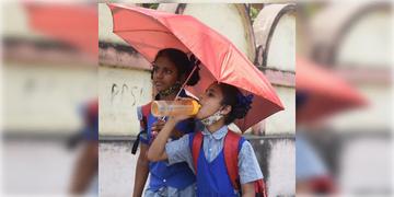 Read more about - Weather Update | বৈশাখী দাবদাহে পুড়ছে কলকাতা, একনজরে মহানগরের আজকের আবহাওয়া আপডেট