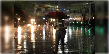 Read more about - WB Weather | শীতকে টাটা, আসছে বৃষ্টি! বুধবার থেকেই কলকাতা-সহ একাধিক জেলায় বৃষ্টির পূর্বাভাস!