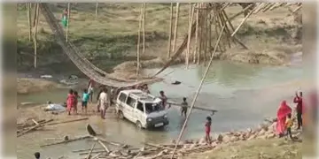 Read more about - Bridge Collapses । ব্রাহ্মণী নদীর উপর হুড়মুড়িয়ে ভেঙে পড়লো বাঁশের সাঁকো, গুরুতর আহত ৫