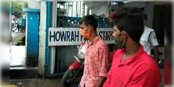 Read more about - ভরদুপুরে হাওড়ায় এক আইনজীবীর ফ্ল্যাটে ডাকাতি, এই ঘটনায় ধৃত ২ দুষ্কৃতীকে গ্রেফতার করল পুলিশ