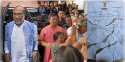 Read more about - Manipur Violence | লাগাতার হিংসার কারণে পদত্যাগের পথে মণিপুরের মুখ্যমন্ত্রী! ছিড়ে ফেলা হলো ইস্তফাপত্র!