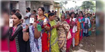 Read more about - Panchayat Election | আজ ৬৯৬টি বুথে পুননির্বাচন! বিজেপি প্রার্থীর বাড়ির সামনে লাল কালিতে প্রাণনাশের হুমকি!