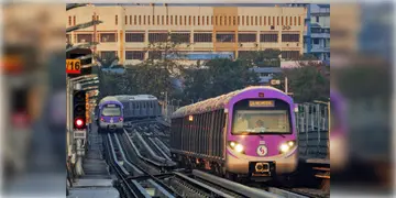 Read more about - Kolkata Metro | বেসরকারি সংস্থার হাতে যেতে পারে হাওড়া ময়দান-সেক্টর ফাইভ রুটের মেট্রো! কী বলছে কর্তৃপক্ষ?