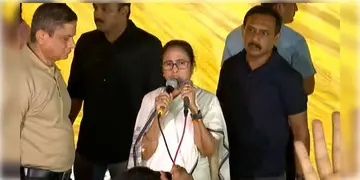 Read more about - R G Kar | ‘আপনাদের আন্দোলনকে কুর্নিশ জানাই‘, ডাক্তারের আন্দোলনস্থলে খোদ হাজির মুখ্যমন্ত্রী! দিলেন ‘জাস্টিসে’র আশ্বাসও