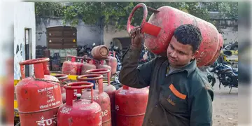 Read more about - LPG | গোটা দেশে বন্ধ হতে পারে LPG সরবরাহ! অনির্দিষ্টকালের জন্য ধর্মঘটের ডাক দিতে পারে LPG ডিস্ট্রিবিউটরস অ্যাসোসিয়েশন!