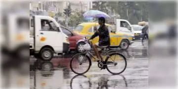 Read more about - পশ্চিমবঙ্গের বেশকিছু জেলায় বৃষ্টিপাতের সম্ভাবনা, কলকাতায় বজ্রবিদ্যুৎ সহ বৃষ্টিপাত জানালো হওয়া অফিস