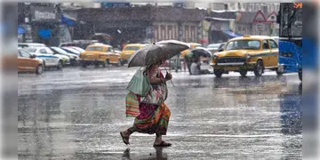 Read more about - Weather Update | নিম্নচাপের জেরে বাড়ছে জলীয় বাষ্পের পরিমান, উত্তর থেকে দক্ষিণবঙ্গে ভারী বৃষ্টির সম্ভাবনা