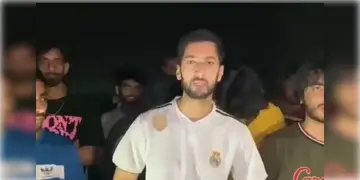 Read more about - Kashmiri Students | পড়ুয়াদের 'জঙ্গি' কটাক্ষ! ধারালো অস্ত্র নিয়ে হুমকি! পহেলগাঁও জঙ্গি হামলার পর রোষে আক্রান্ত কাশ্মীরিরা!