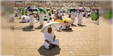 Read more about - Mecca-Madina । হজে পুণ্যার্থীর মৃত্যুর সংখ্যা বেড়ে ১৩০০! ৮৩ শতাংশই বেআইনি পুণ্যার্থী!