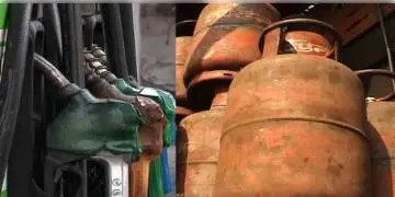 Read more about - রেকর্ড উচ্চতায় পৌঁছালো  প্রেট্রোল-ডিজেল এর দাম, ভর্তুকিহীন রান্নার গ্যাসের দাম বাড়ল ২৫ টাকা