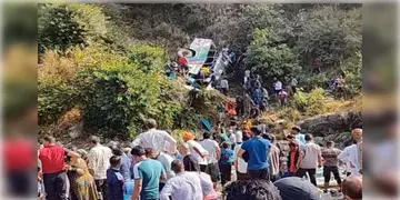 Read more about - Uttarakhand | ২০০ মিটার খাদে গড়িয়ে পড়লো যাত্রীবাহী বাস! উত্তরাখণ্ডের মর্মান্তিক দুর্ঘটনায় মৃত্যু অন্তত ২২জনের