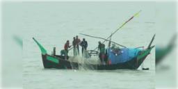 Read more about - Bangladesh | মায়ানমার নৌবাহিনীর খপ্পরে ৫৬ বাংলাদেশি মৎস্যজীবী, প্রাণে বাঁচলেও কেড়ে নেওয়া হলো জাল ও মাছ