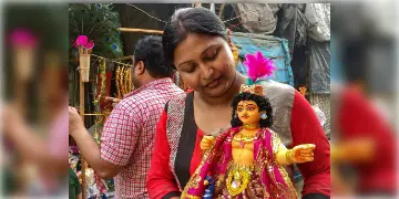 Read more about - Kartik Puja | কার্তিক মাসের শেষ দিনে পূজিত হন 'চিরকুমার' কার্তিক! জানেন কেন নব দম্পতির বাড়িতে ফেলা হয় কার্তিক?