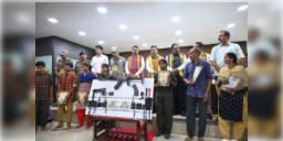 Read more about - Maoists | মুখ্যমন্ত্রী ফড়ণবীশের হাত ধরে আত্মসমর্পণ ১২ মাওবাদী নেতার, মাথার দাম ছিলো ১ কোটি টাকা!