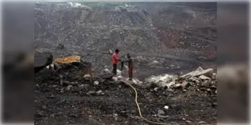 Read more about - Raniganj Mine Explosion । খনিতে বিস্ফোরণ, রানিগঞ্জে উড়লো বাড়ি, ক্ষুদ্ধ গ্রামবাসী