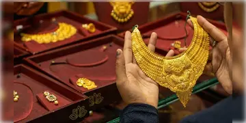 Read more about - Gold Rate Today | গরমের সাথে পাল্লা দিয়ে বাড়ছে সোনার দাম, আজ কলকাতায় কতোতে বিকোচ্ছে হলুদ ধাতু?