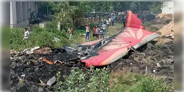 Read more about - Ahmedabad Plane Crash | আহমেদাবাদে বিমান দুর্ঘটনায় ২০ জন জুনিয়র ডাক্তারেরও মৃত্যুর আশঙ্কা!