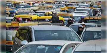 Read more about - Traffic Jam of Kolkata । ট্রাফিক জ্যামে দেশে প্রথম স্থানে দাঁড়িয়ে শহর কলকাতা, বিশ্বের নিরিখে দ্বিতীয়