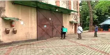 Read more about - ছন্দপতন! শ্যুটিং শুরুর পরেই ফের ফেডারেশন এর তরফ থেকে বন্ধ করা হল শ্যুটিং