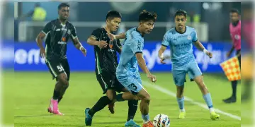 Read more about - Mohammedan vs Mumbai City | ৯ মিনিটের ঝড়ে উড়ে গেল মহামেডান! মুম্বইয়ের বিরুদ্ধে ৩-০ গোলে পরাজিত সাদাকালো ব্রিগেড