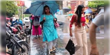 Read more about - Weather Update | সাতসকালে কালবৈশাখীর আশঙ্কা, একনজরে দেখে নিন কলকাতার আজকের তাপমাত্রা
