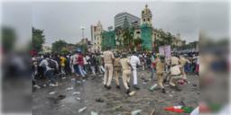 Read more about - Kolkata Protest | কলকাতার মিছিলে পুলিশকে লক্ষ্য করে ছোড়া হল বোতল-জুতো! নিগৃহীত সাংবাদিককেও! তাণ্ডব বহিরাগতের?