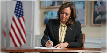 Read more about - Kamala Harris | ট্রাম্পের বিরুদ্ধে লড়বেন কমলা হ্যারিসই! মার্কিন যুক্তরাষ্ট্রের প্রেসিডেন্ট পদপ্রার্থী হিসেবে কমলার নামেই সিলমোহর