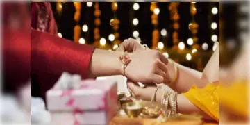 Read more about - Rakhi Purnima | আগামীকাল রাখি উৎসব! ভাই-দাদাকে রাখি পরানোর আগে জেনে নিন শুভ সময়-তিথি!