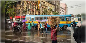 Read more about - Weather Update | বর্ষা-বিদায়ের পরও মেঘের গর্জন! এক নজরে কলকাতার আজকের আবহাওয়া আপডেট