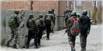 Read more about - Jammu and Kashmir । জম্মু ও কাশ্মীরে জঙ্গির বিরুদ্ধে অভিযান! গুলিতে শহীদ সেনা আধিকারিক