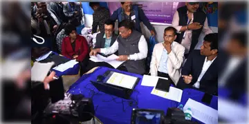 Read more about - SIR 2025 | শনিতেই শুরু হিয়ারিংয়ের চিঠি পাঠানোর কাজ, ইংরেজিতে নোটিস পাঠাচ্ছে CEO দপ্তর!