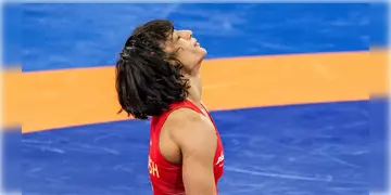 Read more about - Vinesh Phogat । বাড়তি ওজন থাকায় ৫০ কেজি বিভাগ থেকে 'ডিস্কোয়ালিফায়েড'! পদক নিশ্চিত করার পরের দিনই বাতিল ভিনেশ