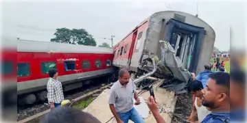 Read more about - Howrah-Mumbai CSMT Accident ।  হাওড়া-মুম্বই মেলের দুর্ঘটনায় মৃত ২ জন! আহত অন্তত ২০! বাতিল একাধিক ট্রেন