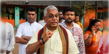 Read more about - Dilip Ghosh | আর্থিক ক্ষমতা পঞ্চায়েত প্রধানদের নয়, থাকবে আধিকারিকদের হাতে! বড় ঘোষণা মন্ত্রী দিলীপ ঘোষের!