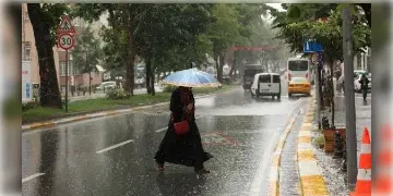 Read more about - অতিভারী বৃষ্টিতে ভাসবে দুই জেলা, ৭ জেলায় ভারী বর্ষণ! একনজরে বাংলার জেলাগুলির আবহাওয়া