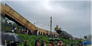 Read more about - Kanchenjunga Express |  মালগাড়ির ধাক্কায় লাইনচ্যুত কাঞ্চনজঙ্ঘা এক্সপ্রেস! মৃত অন্তত ৫! আহত বহু!